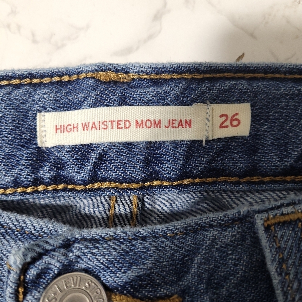 Levi's High Waisted Mom Jean Size 26 - Picture 8 of 10